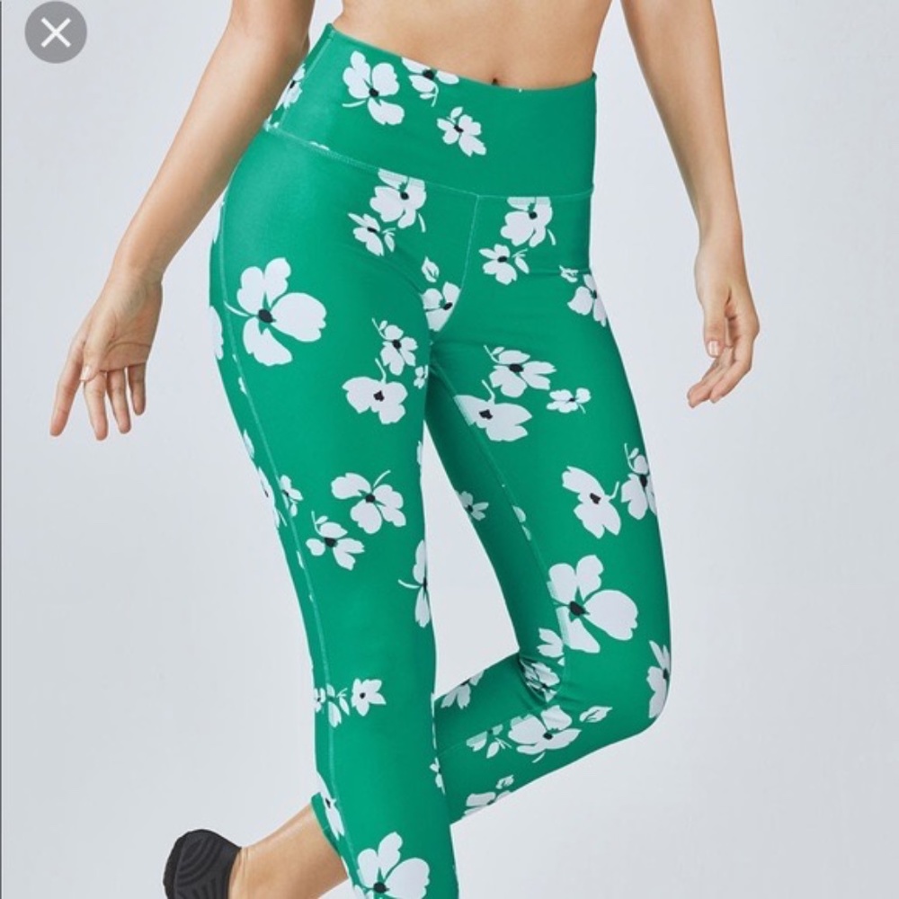 Kelly green floral leggings from Fabletics XXL